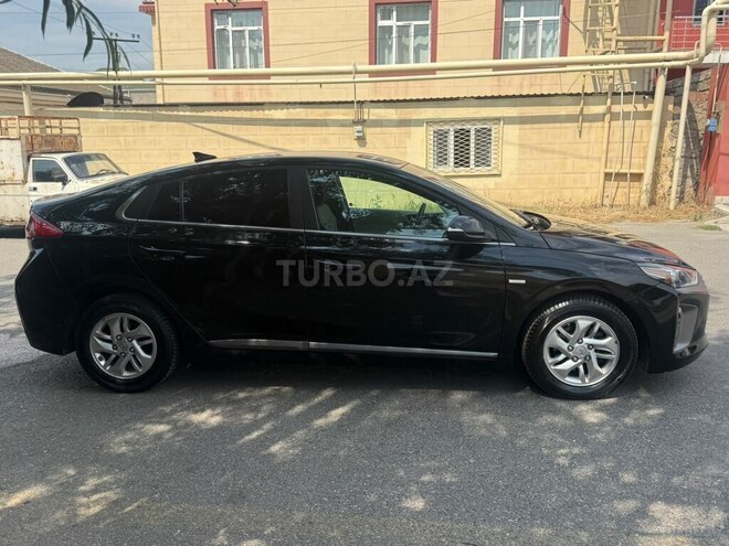 Hyundai IONIQ-10