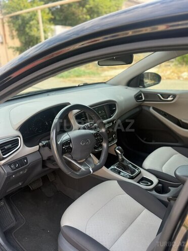 Hyundai IONIQ-12