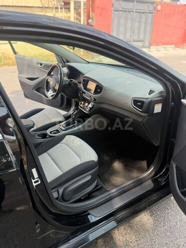 Hyundai IONIQ-16