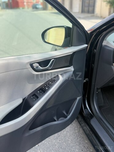 Hyundai IONIQ-11