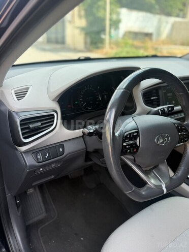Hyundai IONIQ-14