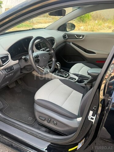 Hyundai IONIQ-13