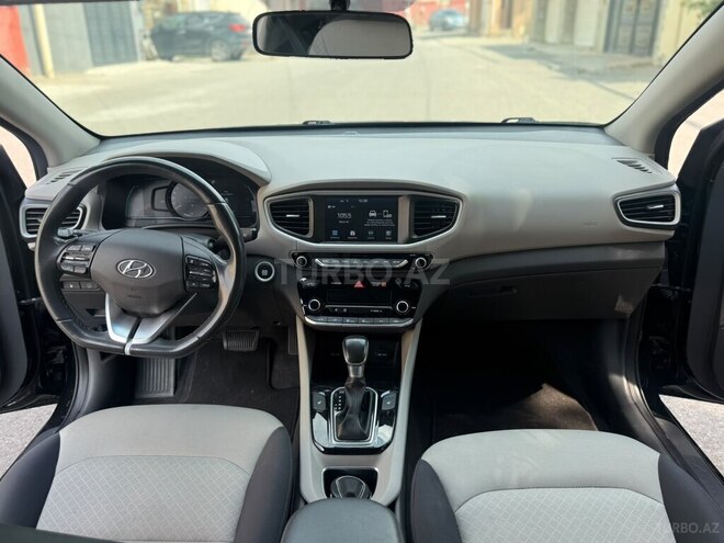 Hyundai IONIQ-17