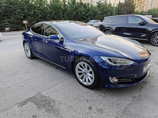 Tesla Model S-3