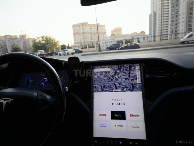 Tesla Model S-5