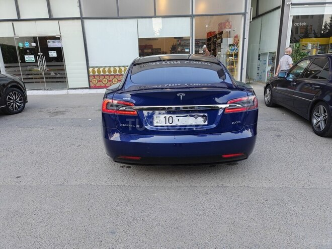 Tesla Model S-4