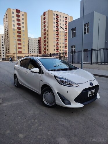 Toyota Aqua-3