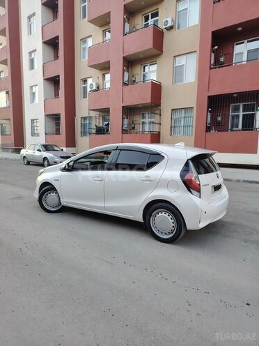 Toyota Aqua-5