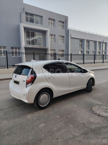 Toyota Aqua-4