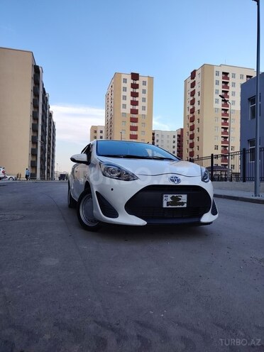 Toyota Aqua-1
