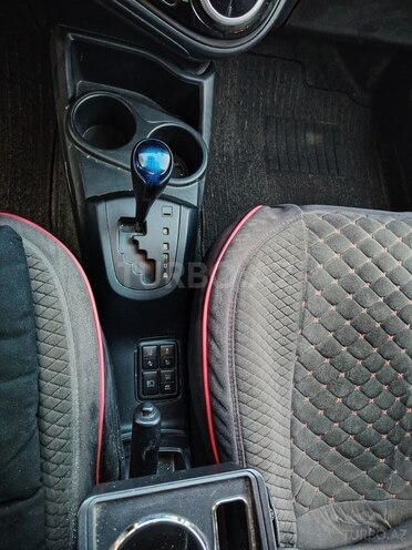 Toyota Aqua-16