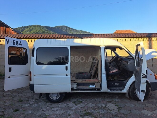 Ford Transit-9