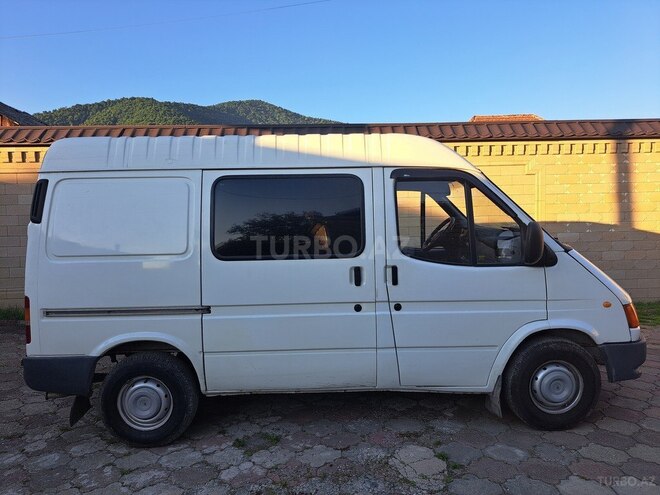 Ford Transit-3