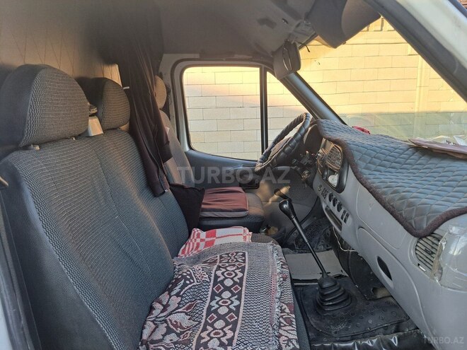 Ford Transit-5