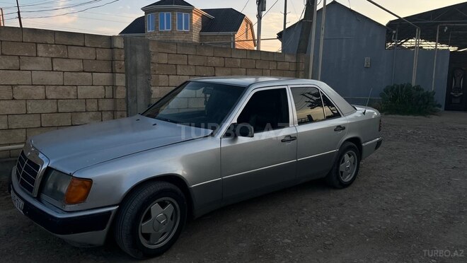 Mercedes 200 D-2