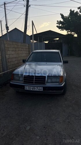 Mercedes 200 D-1