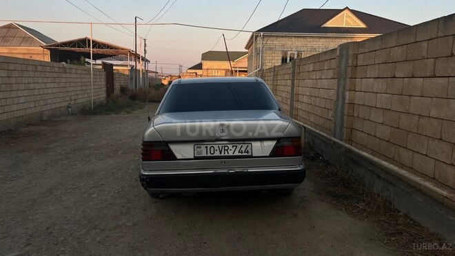 Mercedes 200 D-3