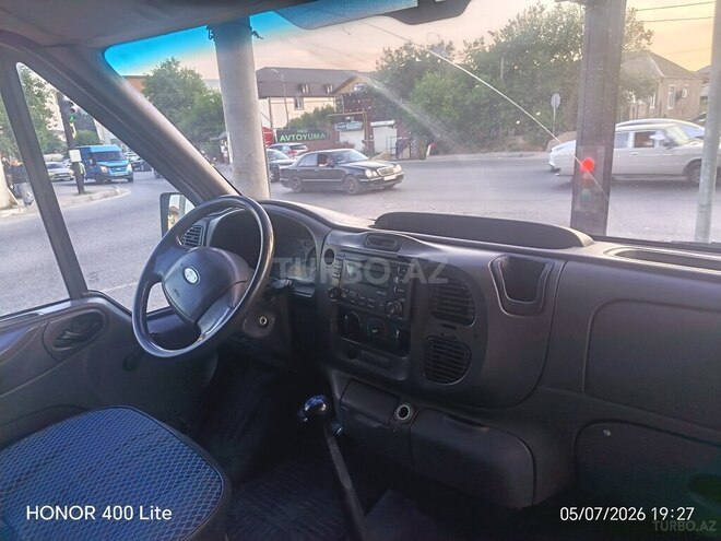 Ford Transit-3