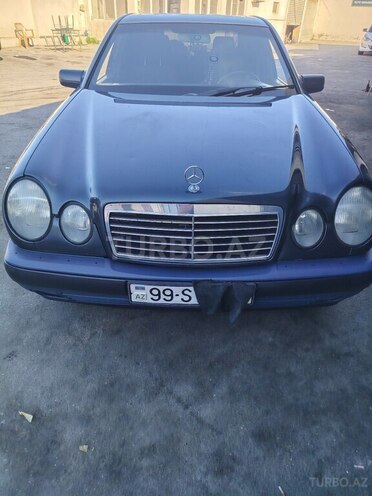 Mercedes E 230-1