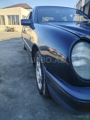 Mercedes E 230-4