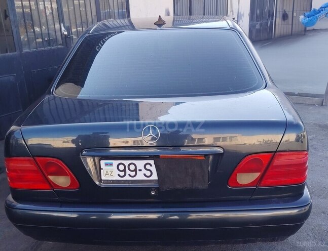 Mercedes E 230-5
