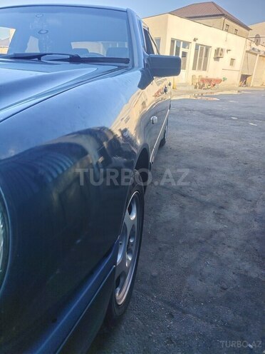 Mercedes E 230-3