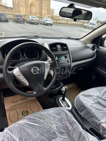 Nissan Versa-6