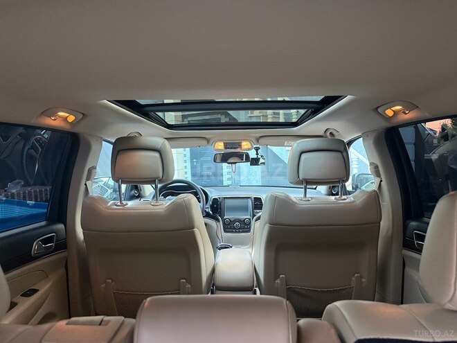 Jeep Grand Cherokee-13