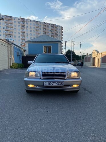 Mercedes C 220-1