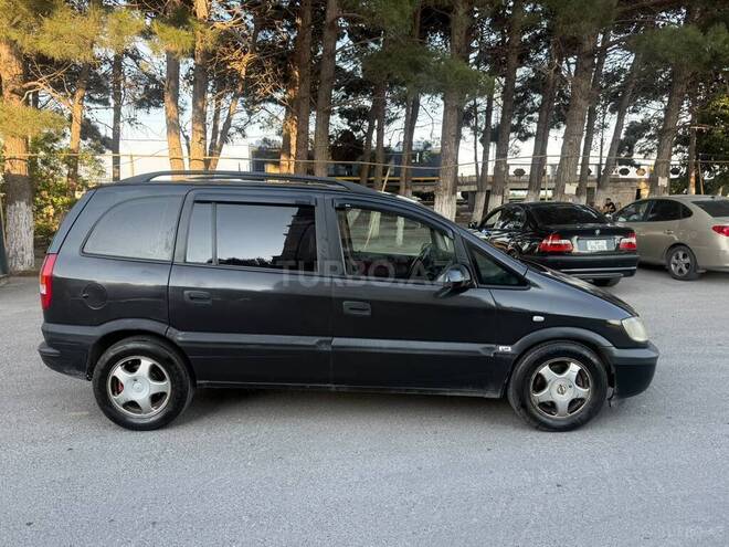 Opel Zafira-4