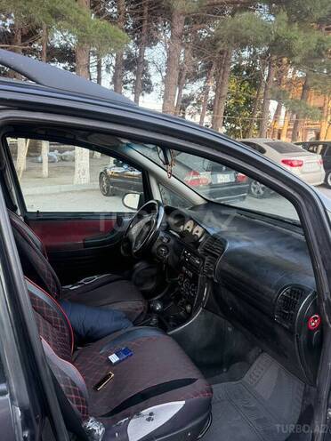 Opel Zafira-5