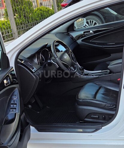 Hyundai Sonata-16