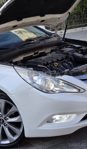Hyundai Sonata-13