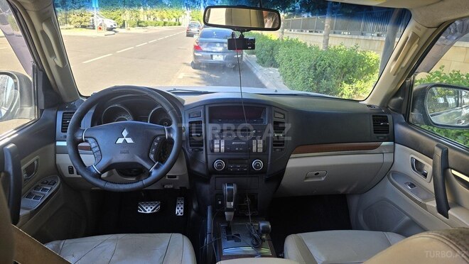 Mitsubishi Pajero-11