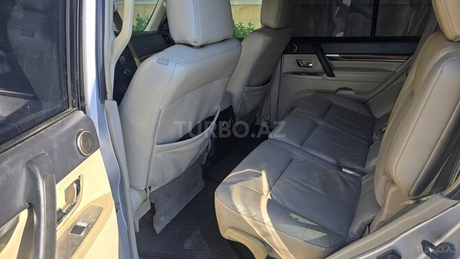 Mitsubishi Pajero-12