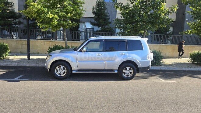 Mitsubishi Pajero-7