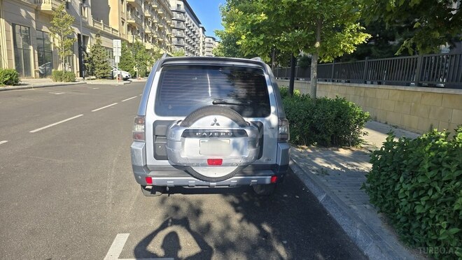 Mitsubishi Pajero-10