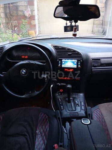 BMW 320-6