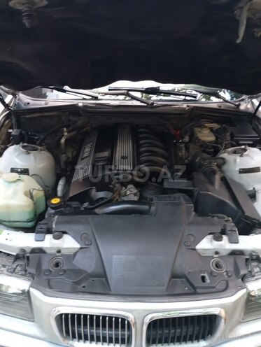 BMW 320-7