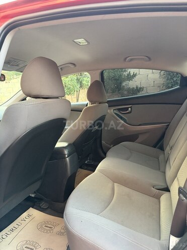 Hyundai Elantra-4