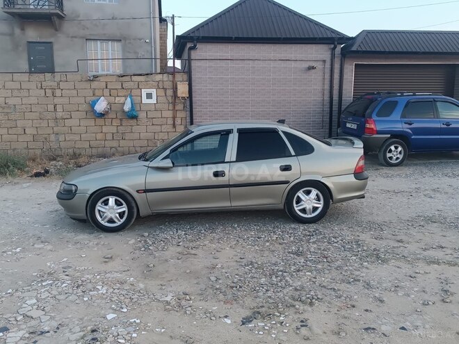 Opel Vectra-4