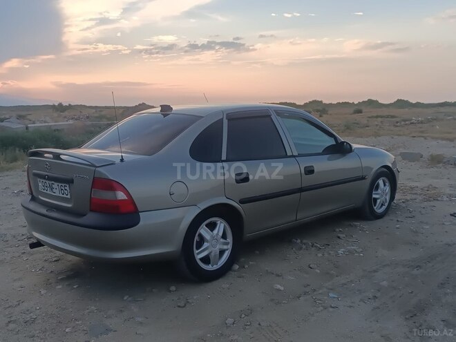Opel Vectra-12