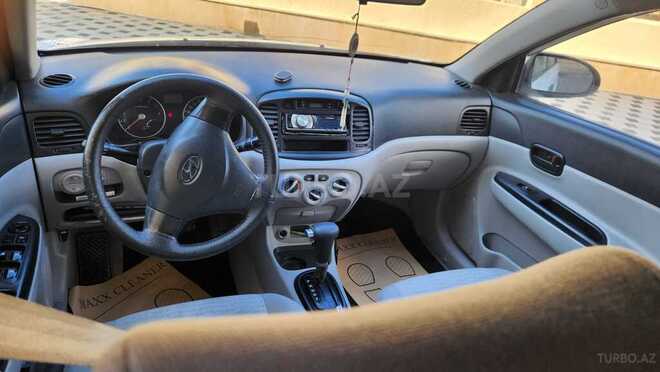 Hyundai Accent-7