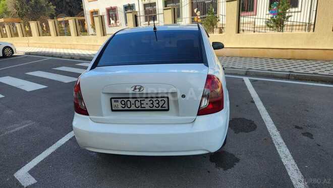 Hyundai Accent-4