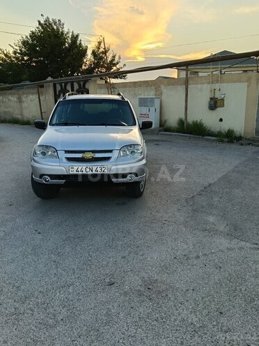 Chevrolet Niva-1