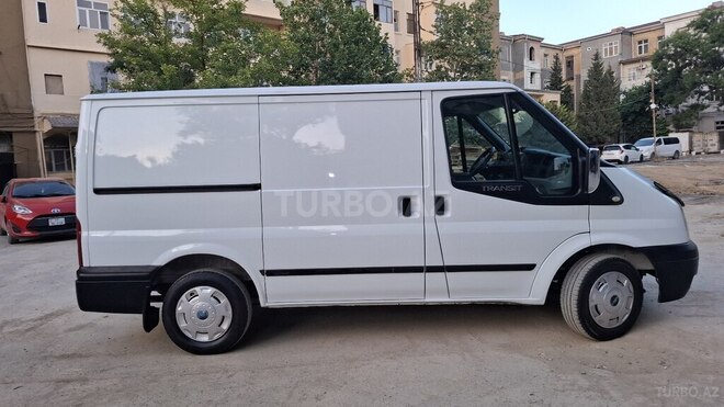 Ford Transit-4