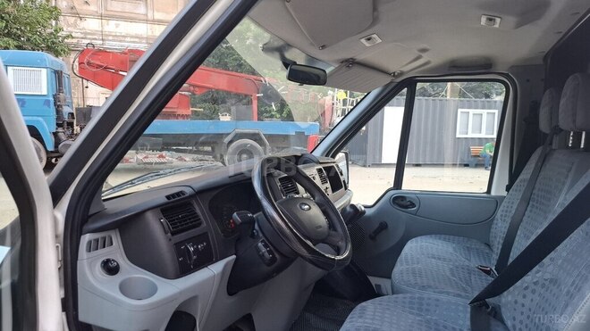 Ford Transit-6