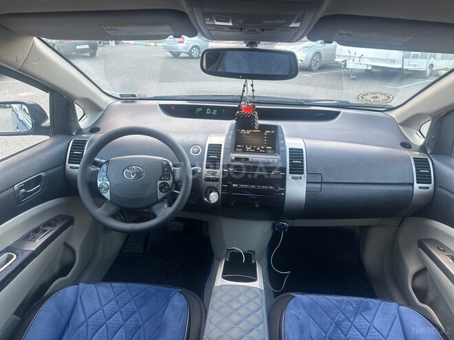 Toyota Prius-12