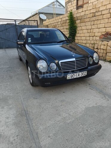 Mercedes E 200-1