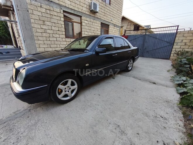 Mercedes E 200-3